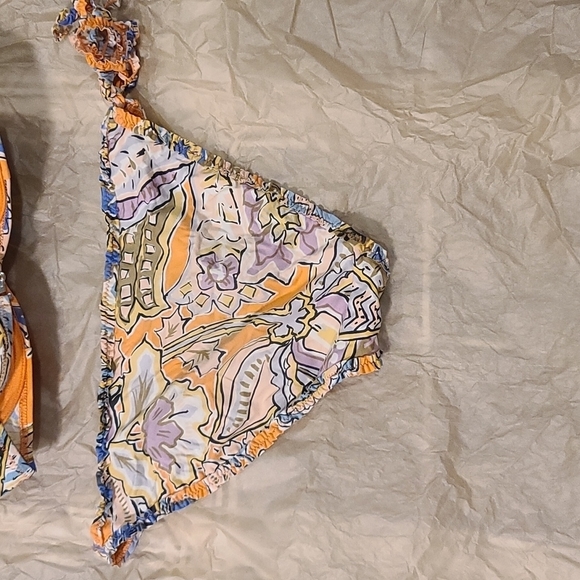 Aubade Paris Ruffle bikini  tropical print, 32C Bra - XS Bottom - Picture 12 of 16